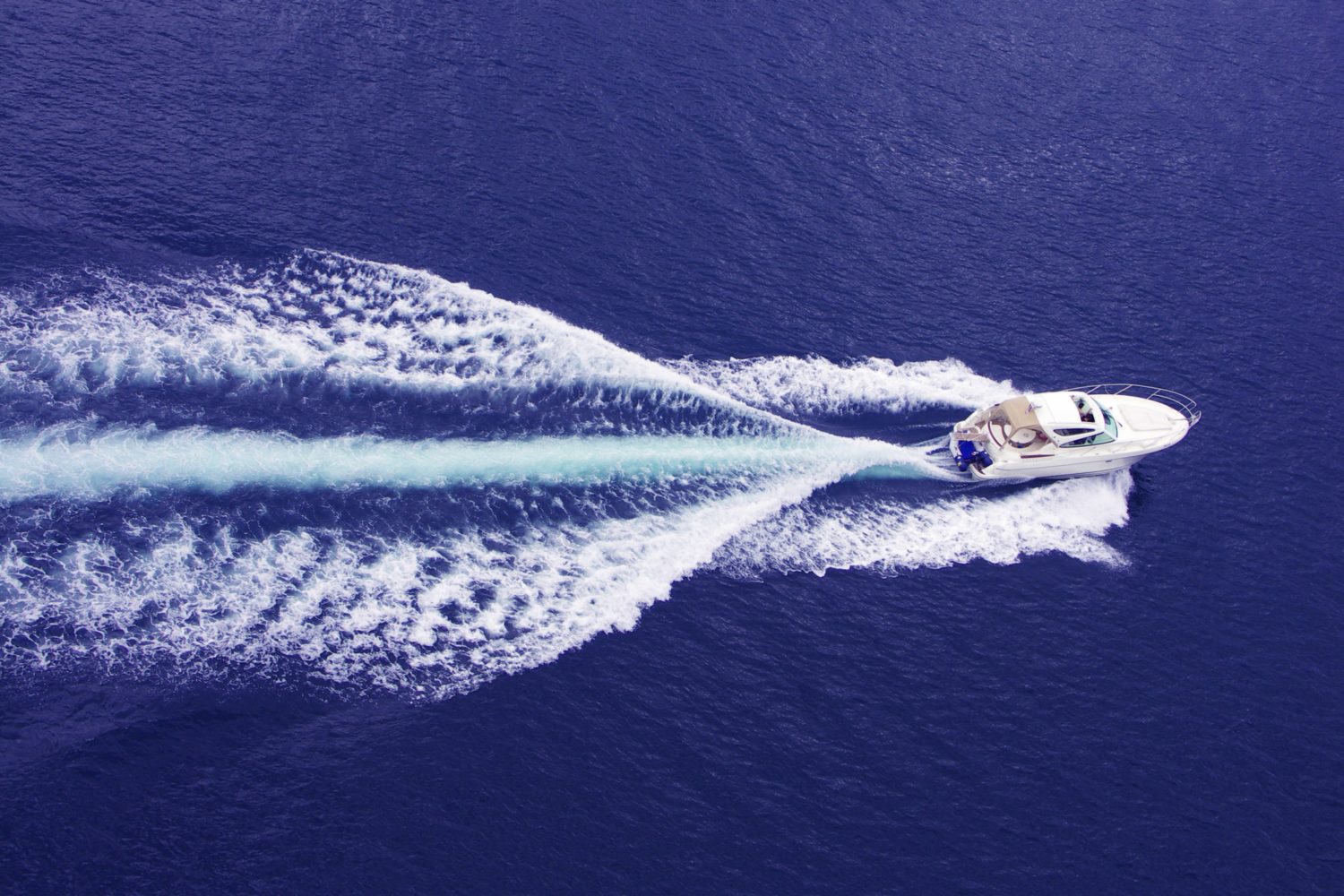 Speed boat (prywatna łódź motorowa)